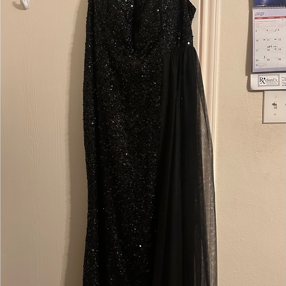 Elegant Black Sequin Prom Dress